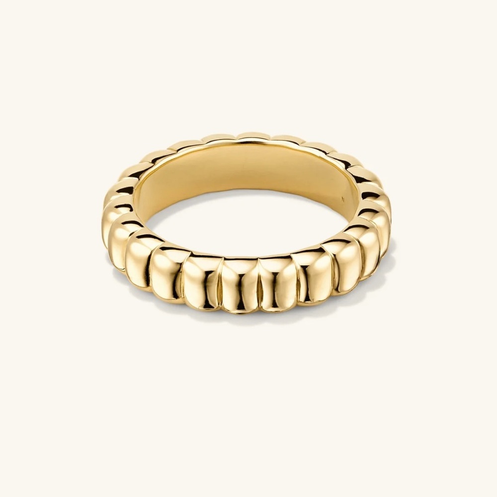Elegant Gold Ring
